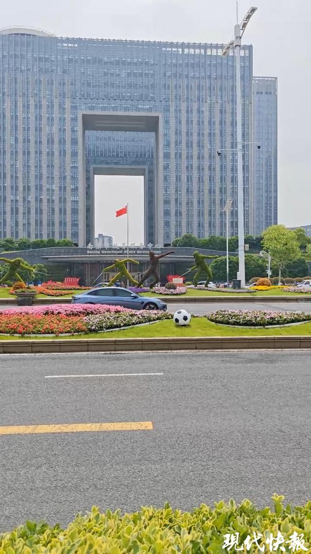 MK体育-18小时长效保洁、网红“布布鸭”惊喜亮相，苏超南京主场“颜值”有保障
